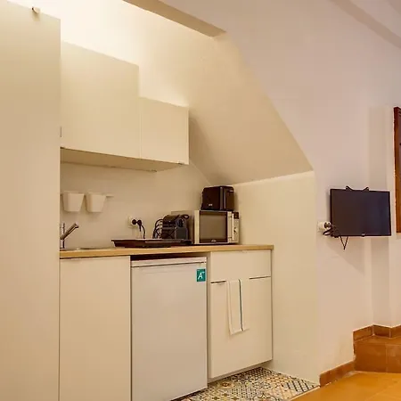 Апартаменты Cozy Studio House In Mouraria Лиссабон